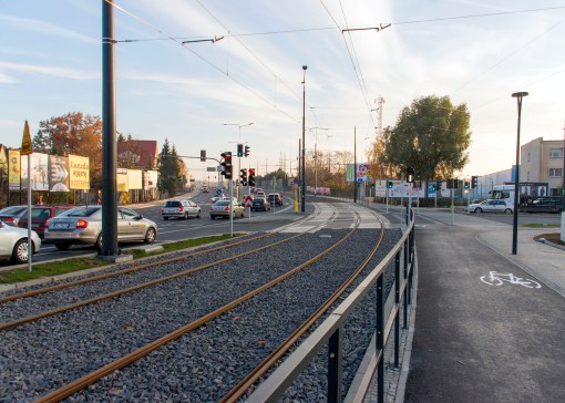 Linia tramwajowa przy alei Sikorskiego (31 października 2015) - skrzyżowanie z aleją Obrońców Tobruku