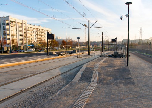 Linia tramwajowa przy alei Sikorskiego (31 października 2015) - przystanek Dywizjonu 303