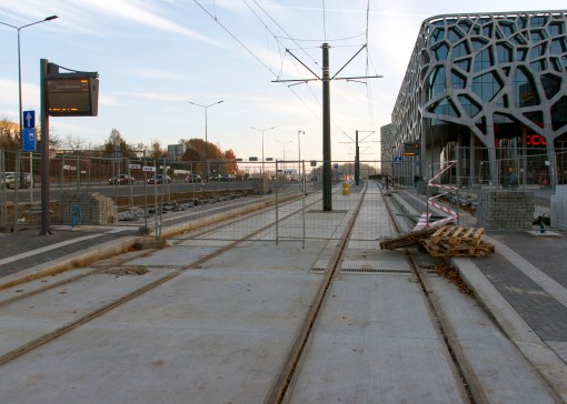 Linia tramwajowa przy alei Sikorskiego (31 października 2015) - przystanek Galeria Warmińska