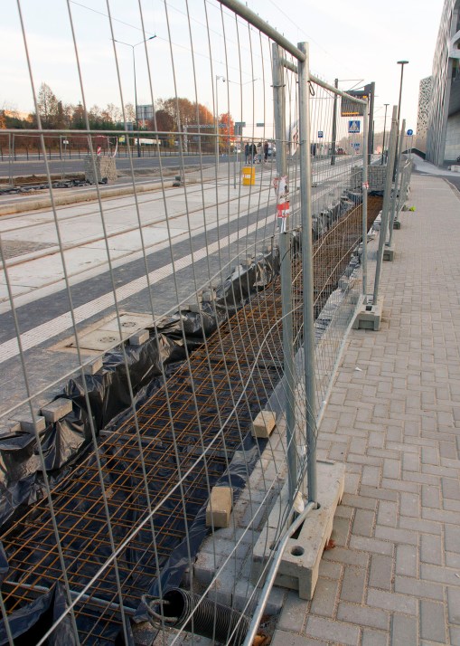 Linia tramwajowa przy alei Sikorskiego (31 października 2015) - przystanek Galeria Warmińska