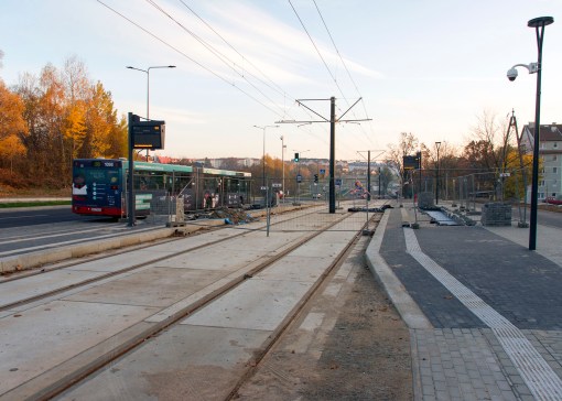 Linia tramwajowa przy alei Sikorskiego (31 października 2015) - przystanek Andersa