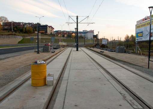 Linia tramwajowa przy ulicy Płoskiego (31 października 2015) - przystanek Wilczyńskiego