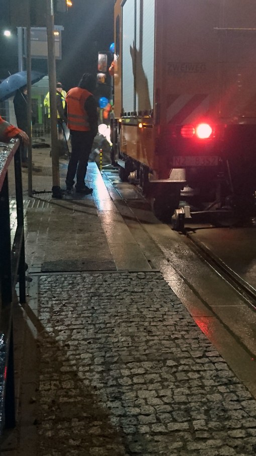 Samochód sieciowy Unimog na przystanku końcowym Kanta (16 listopada 2015)