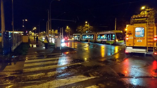 Solaris Tramino Olsztyn S111O #3001 na ulicy Towarowej podczas pierwszego przejazdu próbnego (19 listopada 2015)