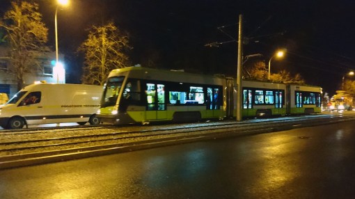 Solaris Tramino Olsztyn S111O #3001 na ulicy Towarowej podczas pierwszego przejazdu próbnego (19 listopada 2015)