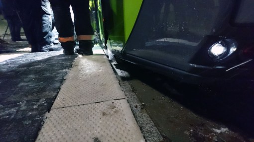 Solaris Tramino Olsztyn S111O #3001 na przystanku Szpital Wojewódzki podczas trzeciego przejazdu próbnego (23 listopada 2015)