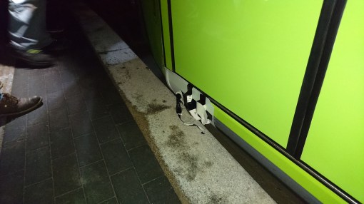 Solaris Tramino Olsztyn S111O #3001 na przystanku Dworzec Główny podczas pierwszego przejazdu próbnego (19 listopada 2015)