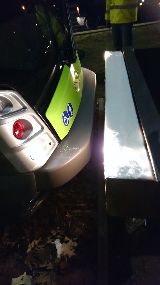 Solaris Tramino Olsztyn S111O #3001 na przystanku końcowym Uniwersytet-Prawocheńskiego podczas czwartego przejazdu próbnego (24 listopada 2015) Fot. Paweł Bukowski