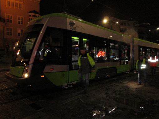 Solaris Tramino Olsztyn S111O #3001 na placu Jana Pawła II podczas drugiego przejazdu próbnego (20 listopada 2015)