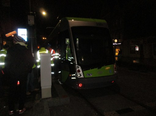 Solaris Tramino Olsztyn S111O #3001 na przystanku końcowym Wysoka Brama podczas drugiego przejazdu próbnego (20 listopada 2015)