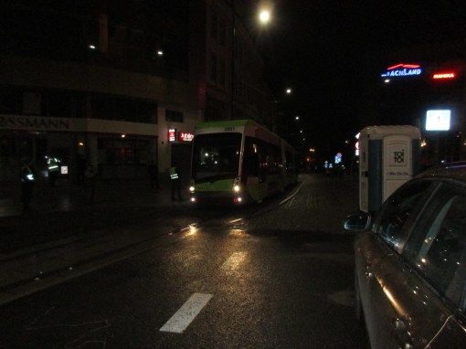 Solaris Tramino Olsztyn S111O #3001 na placu Jana Pawła II podczas drugiego przejazdu próbnego (20 listopada 2015)