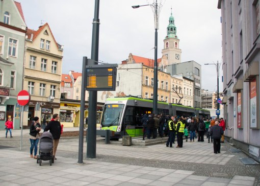 Solaris Tramino Olsztyn S111O #3005 na przystanku końcowym Wysoka Brama (19 grudnia 2015)