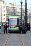 Solaris Tramino Olsztyn S111O #3006 przepasany wstęgą i gotowy do inauguracji regularnego ruchu tramwajów (19 grudnia&nbsp;2015)