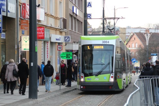 Solaris Tramino Olsztyn S111O #3004 na ulicy 11 Listopada (19 grudnia 2015)