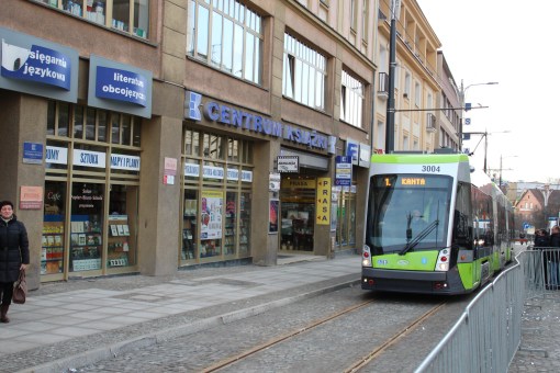 Solaris Tramino Olsztyn S111O #3004 na ulicy 11 Listopada (19 grudnia 2015)