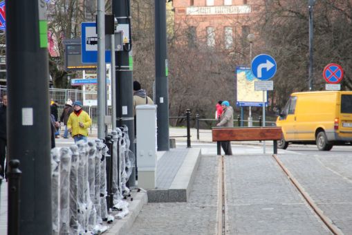 Torowisko w ulicy 11 Listopada i przystanek końcowy Wysoka Brama (23 grudnia 2015)