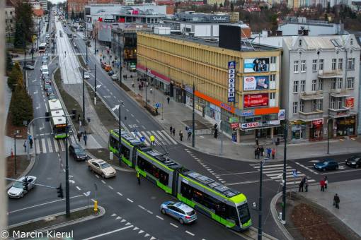 Solaris Tramino Olsztyn S111O #3001 na placu Jana Pawła II podczas przejazdu próbnego (30 listopada 2015)