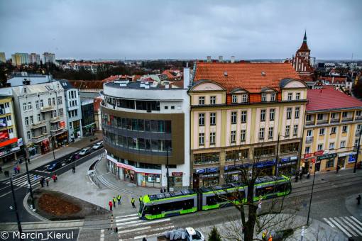 Solaris Tramino Olsztyn S111O #3001 na placu Jana Pawła II podczas przejazdu próbnego (30 listopada 2015)