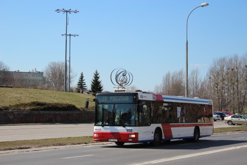 MAN NL263-A21 #958 w alei Piłsudskiego przed halą Urania (6 kwietnia 2012)