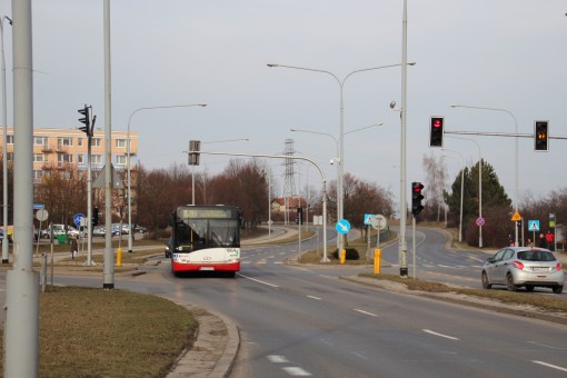 Solaris Urbino 18 III #1064 na linii 126 na skrzyżowaniu ulic Krasickiego i Wańkowicza (29 lutego 2016)