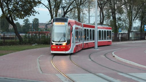 Pesa Twist 129Nb/2010N #625 na linii 3 wyjeżdża z pętli Stadion Raków w Częstochowie (16 września 2012)