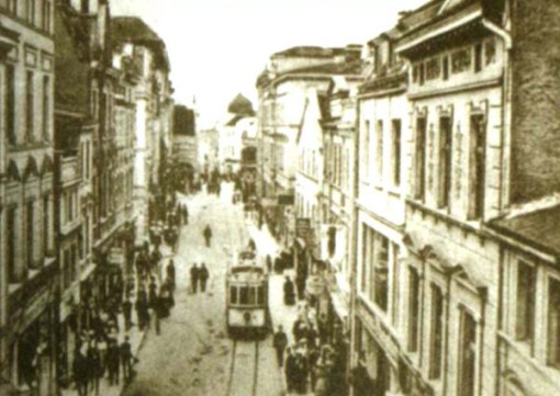 Tramwaj na ulicy Górnej (dziś Staromiejskiej) - widok z Wysokiej Bramy