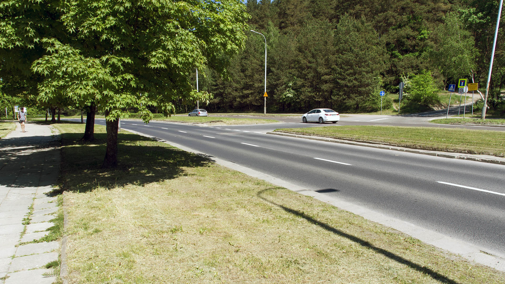 Skrzyżowanie ulicy Krasickiego z bezimienną ulicą prowadzącą przez dawny poligon na Pieczewie do ulicy Pstrowskiego (13 maja 2018)