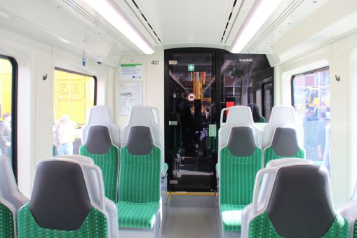 Wnętrze tramwaju wysokoperonowego (Stadtbahnu) Stadler Citylink dla Chemnitz