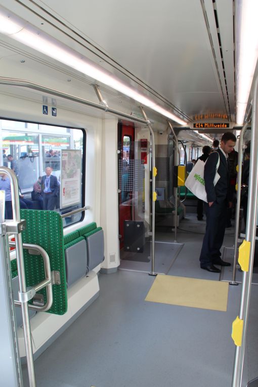 Wnętrze tramwaju wysokoperonowego (Stadtbahnu) Stadler Citylink dla Chemnitz