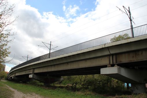Estakada Poznańskiego Szybkiego Tramwaju nad aleją Wielkopolską (22 kwietnia 2017)