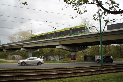 Estakada Poznańskiego Szybkiego Tramwaju nad aleją Wielkopolską (22 kwietnia 2017)