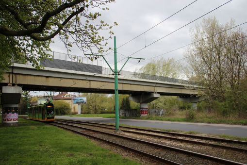 Estakada Poznańskiego Szybkiego Tramwaju nad aleją Wielkopolską (22 kwietnia 2017)