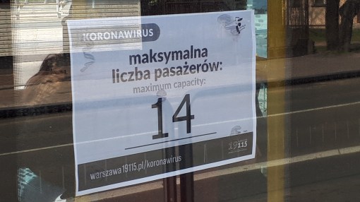 Informacja o ograniczeniu liczby pasażerów w tramwaju (warszawska Pesa Jazz Duo 128N #3632) z powodu koronawirusa (28 marca 2020)