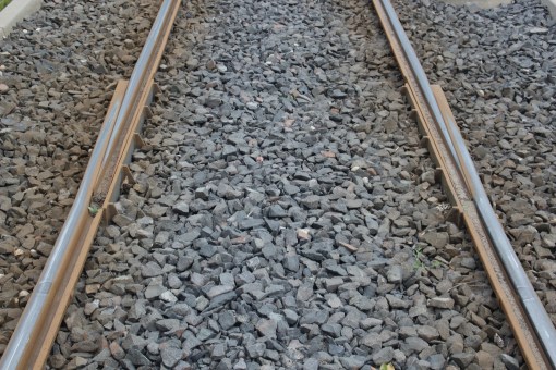 Torowy przyrząd wyrównawczy