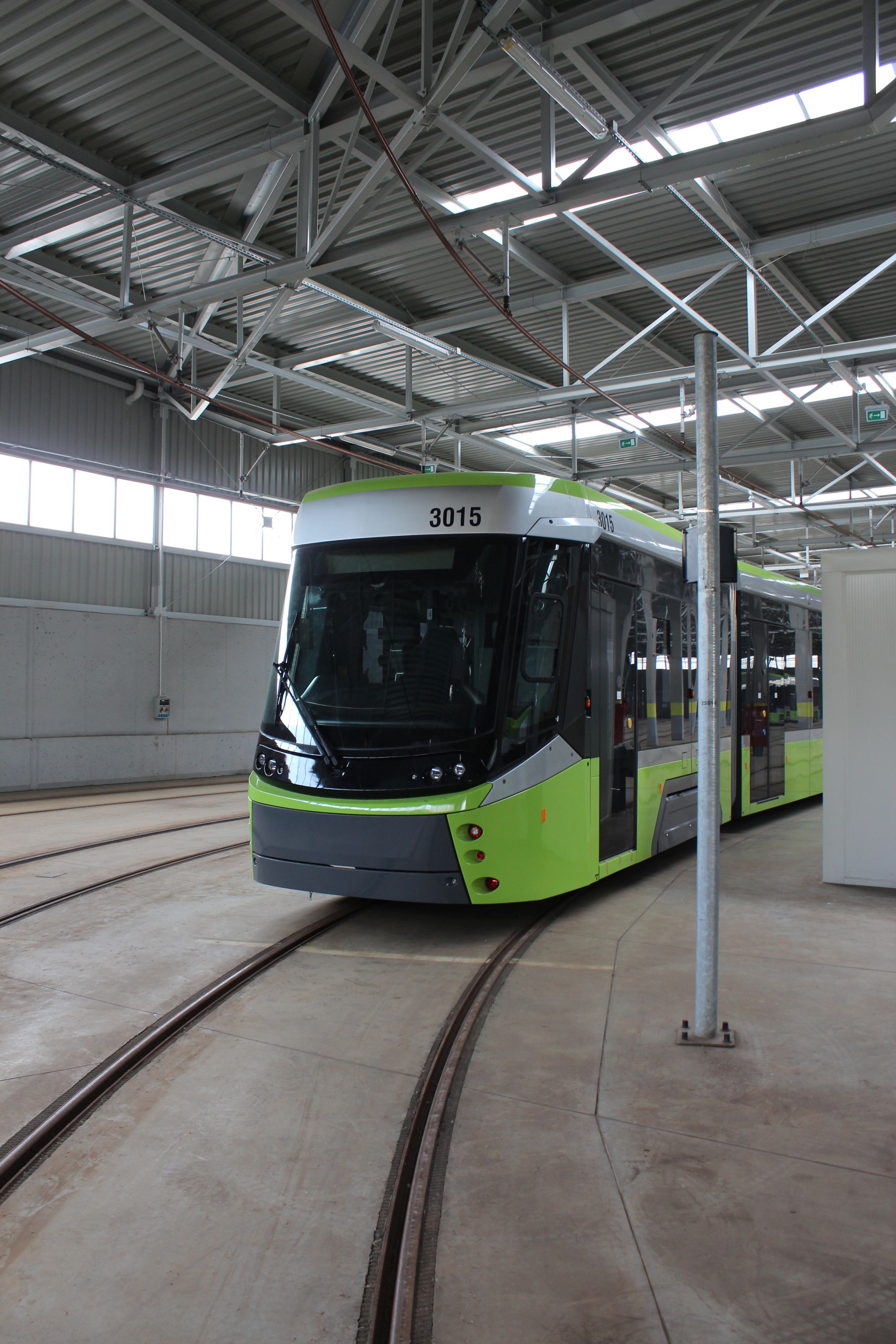 Durmazlar Panorama Olsztyn DRP5H05 #3015 w hali postojowej zajezdni tramwajowej (8 lipca 2020)