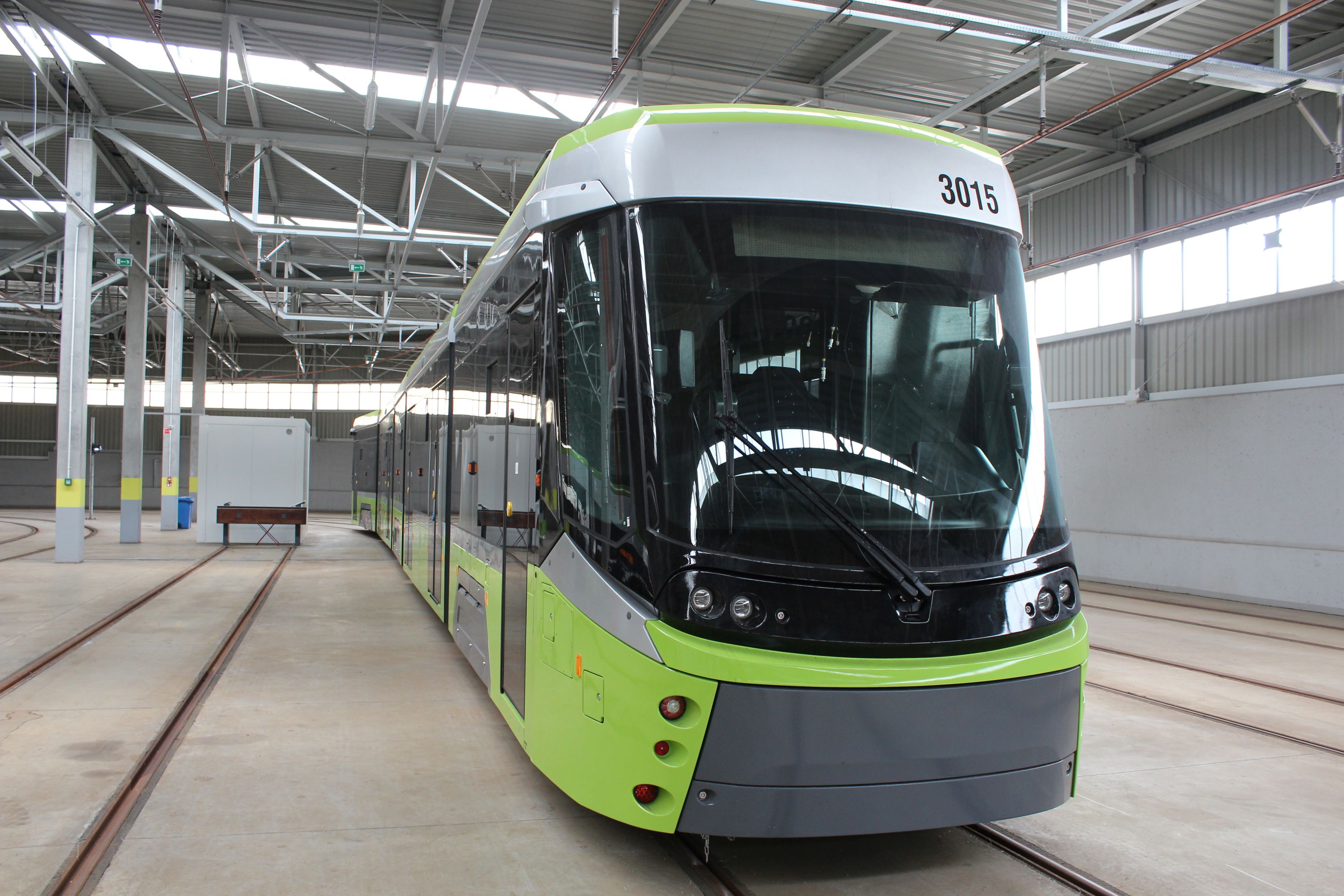 Durmazlar Panorama Olsztyn DRP5H05 #3015 w hali postojowej zajezdni tramwajowej (8 lipca 2020)
