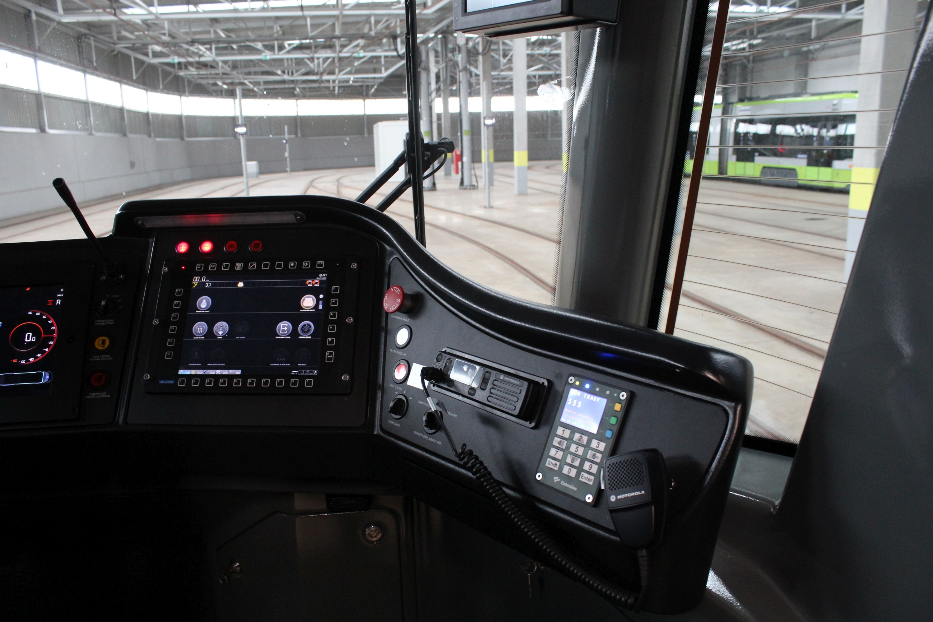 Wnętrze kabiny motorniczego w Durmazlarze Panorama Olsztyn DRP5H05