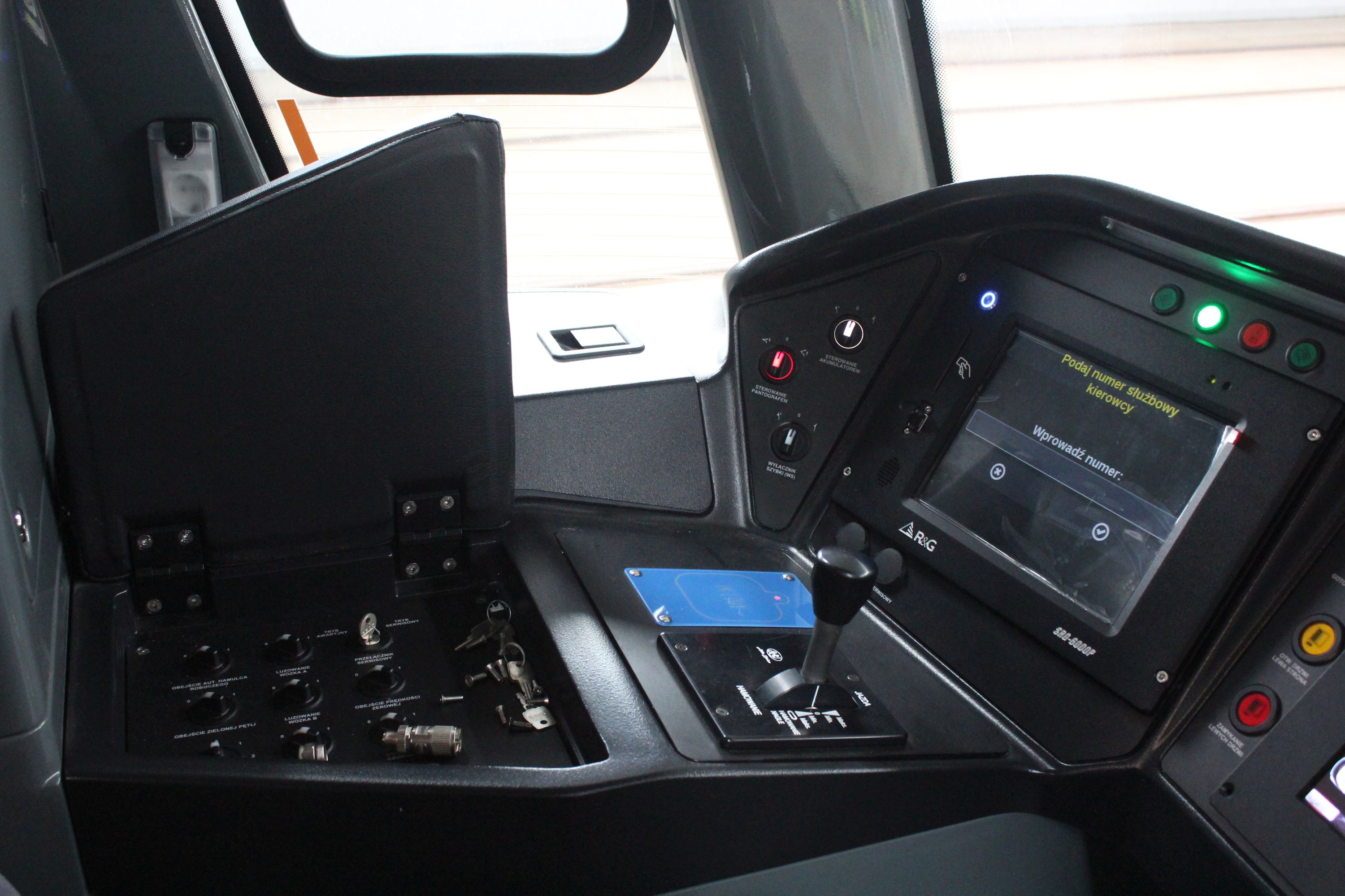 Wnętrze kabiny motorniczego w Durmazlarze Panorama Olsztyn DRP5H05