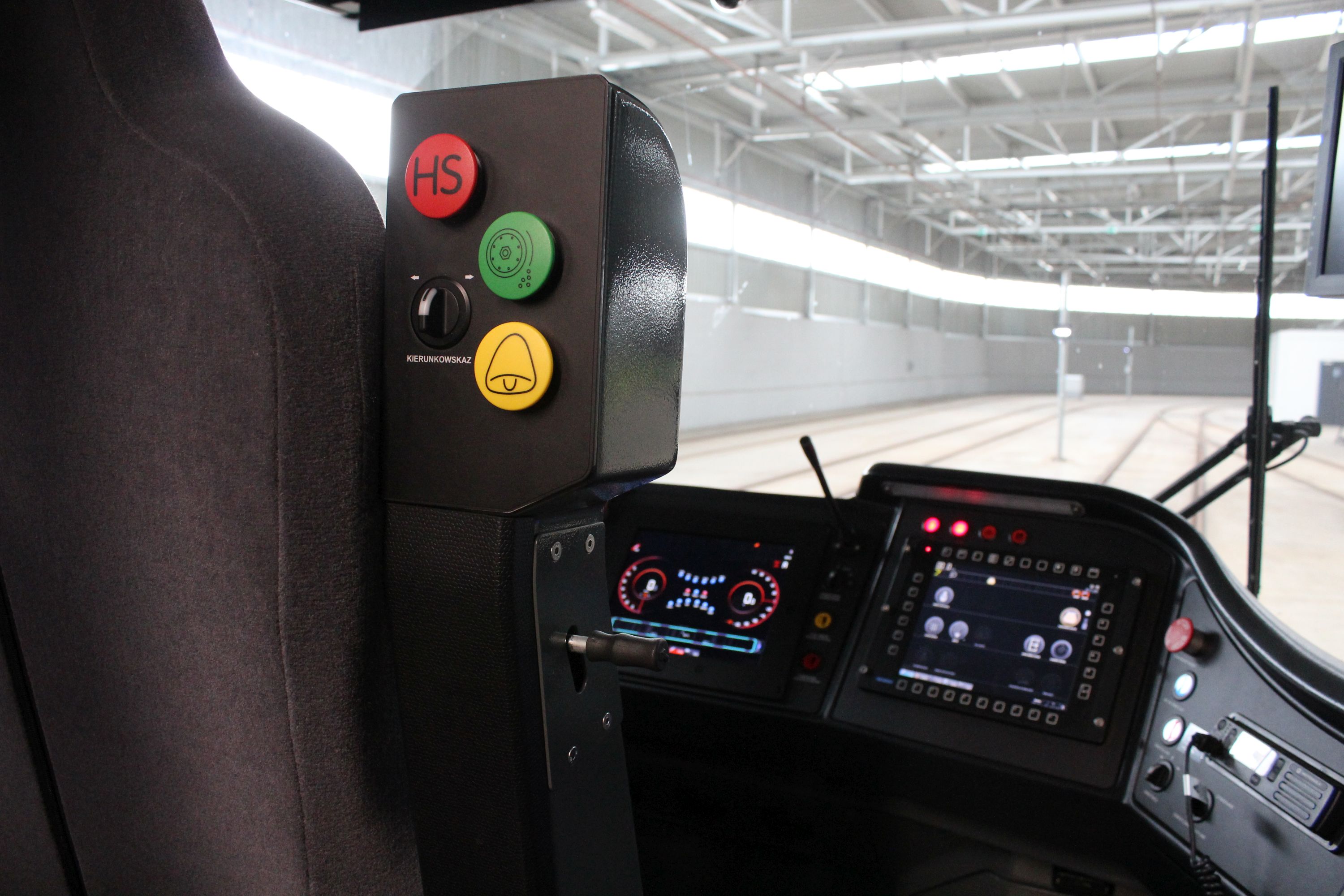 Wnętrze kabiny motorniczego w Durmazlarze Panorama Olsztyn DRP5H05