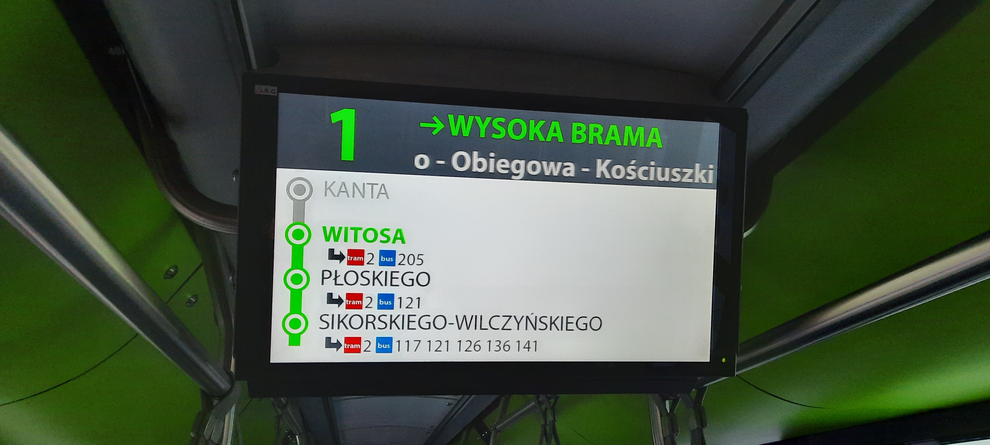 Wyświetlacz podsufitowy wewnętrznej informacji pasażerskiej w Solarisie Tramino S111O