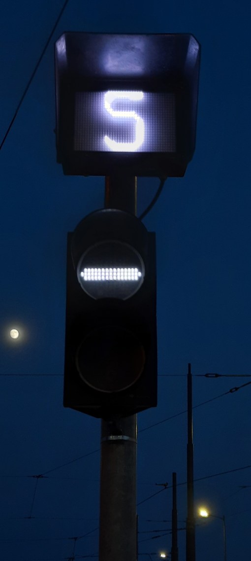 Sygnalizator numeru toru i zezwolenia na wjazd na krańcówce Dworzec Główny