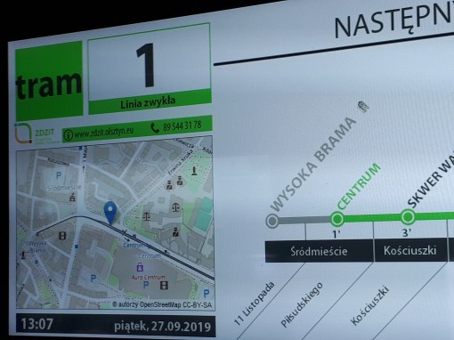 Wyświetlacz boczny wewnętrznej informacji pasażerskiej w Solarisie Tramino S111O - pozycja pojazdu na mapie w czasie rzeczywistym