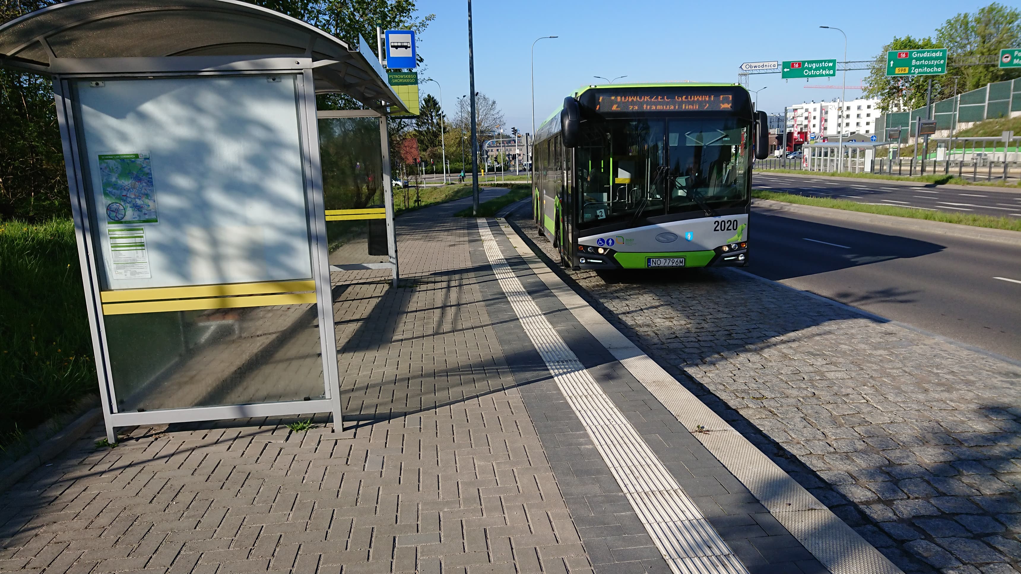 Solaris Urbino IV 18 #2020 na linii zastępczej za tramwaj Z-2 na przystanku Obiegowa (4 maja 2020)