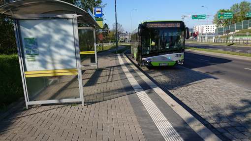 Solaris Urbino IV 18 #2020 na linii zastępczej za tramwaj Z-2 na przystanku Obiegowa (4 maja 2020)