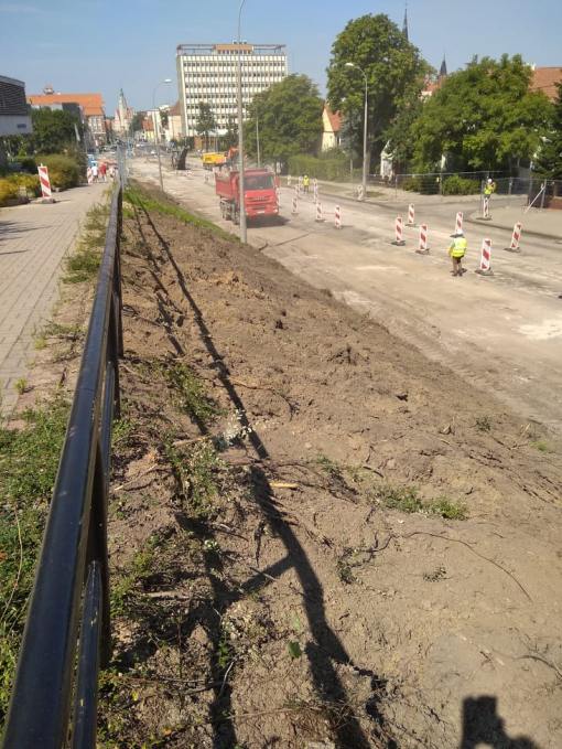 Budowa linii tramwajowej w alei Piłsudskiego, w okolicach skrzyżowania z ulicą Narutowicza (13 sierpnia 2021)