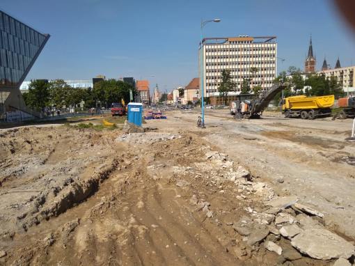 Budowa linii tramwajowej w alei Piłsudskiego, w okolicach przystanku Planetarium (13 sierpnia 2021)