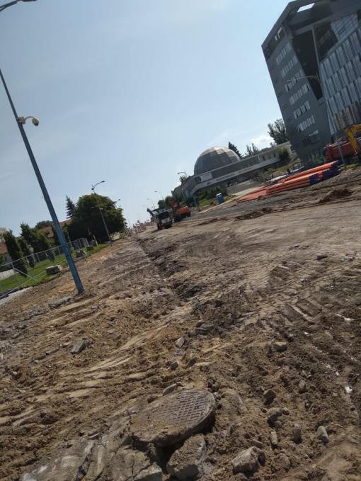 Budowa linii tramwajowej w alei Piłsudskiego, w okolicach przystanku Planetarium (13 sierpnia 2021)