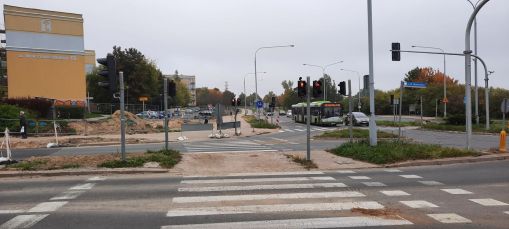 Budowa linii tramwajowej w ulicy Krasickiego, w pobliżu skrzyżowania z ulicą Wańkowicza (2 października 2021)