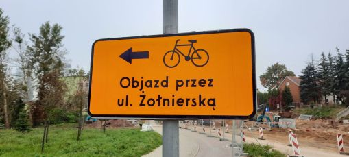 Budowa linii tramwajowej w alei Piłsudskiego, w okolicach skrzyżowania z ulicą Mazowieckiego [wcześniej Obiegową] (2 października 2021)