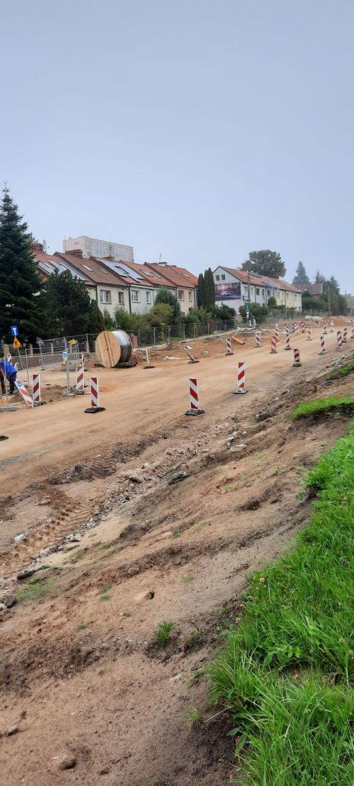 Budowa linii tramwajowej w alei Piłsudskiego, w okolicach skrzyżowania z ulicą Narutowicza (2 października 2021)